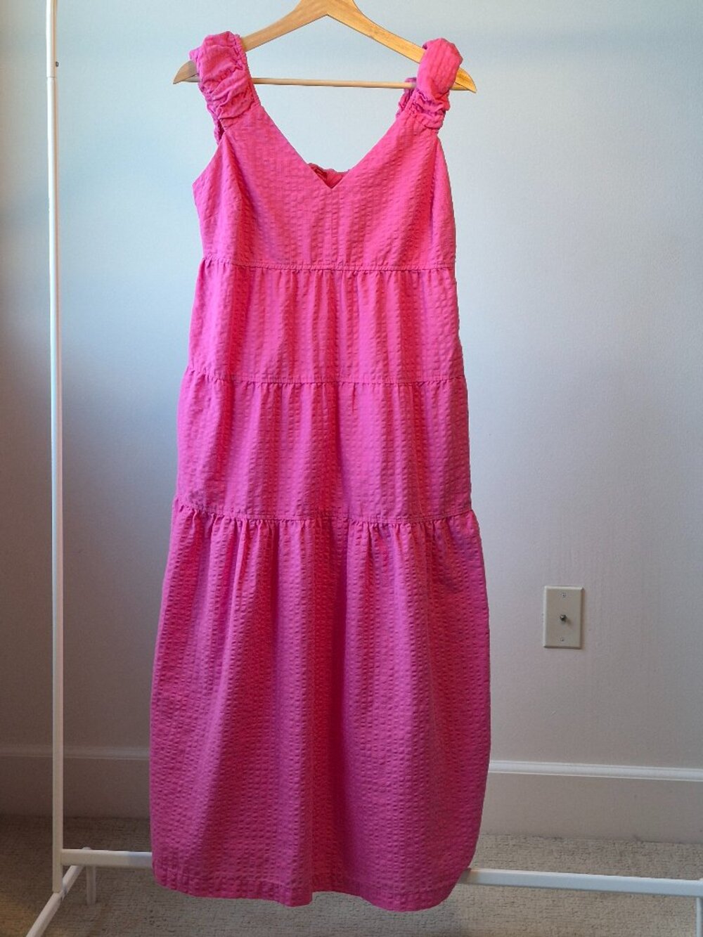 Old Navy Pink Seersucker Long Tiered V-Neck Sleeveless Tie Back Sundress Medium